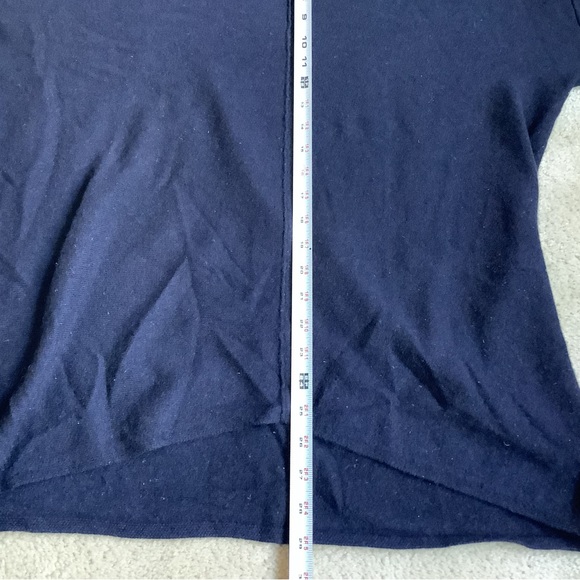100% cashmere over sized V-neck sweater. Deep navy - Picture 5 of 6